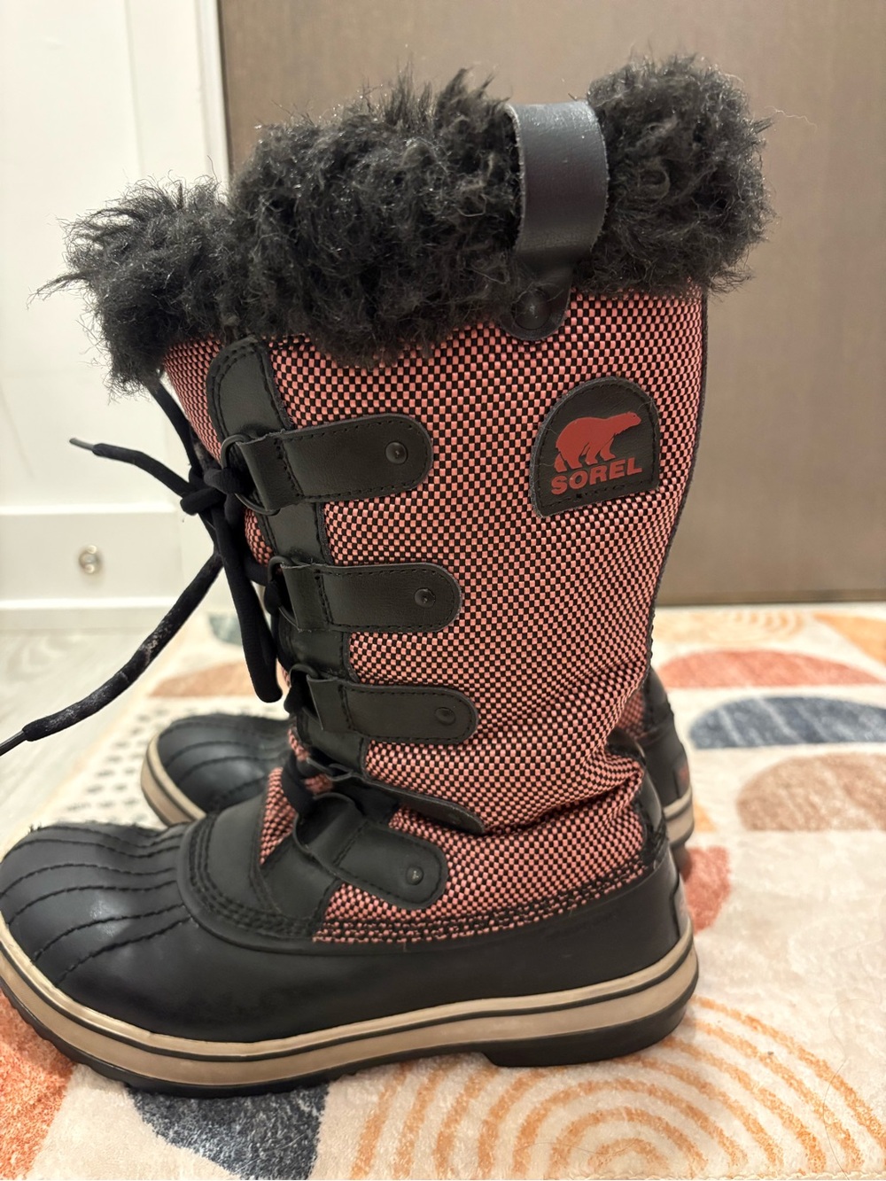 Sorel Women's Black and Pink Lace-Up Winter Boots with Fur Collar